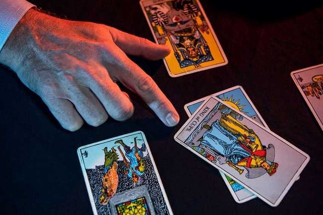 Xem bài tarot hoạt động không phải mê tín