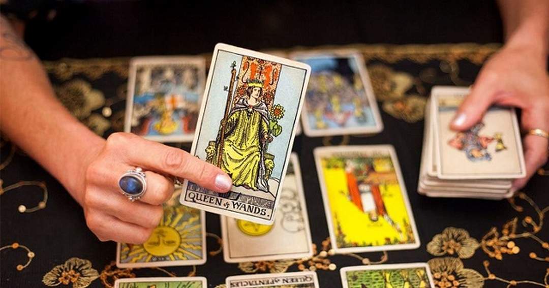 Xem bài tarot hiệu quả khi gặp đúng người bói chuyên nghiệp