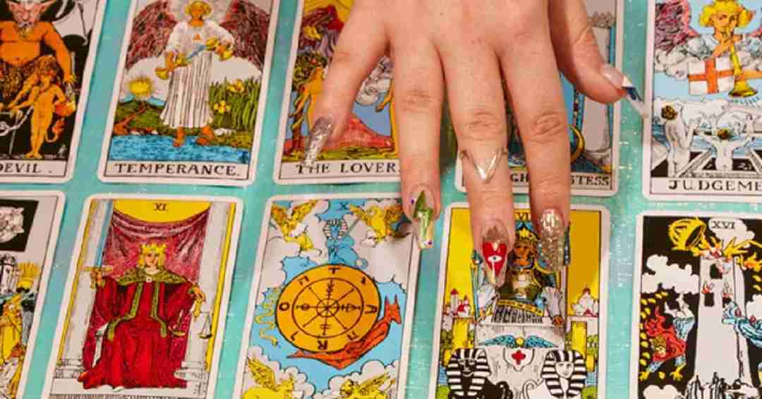 Phân tích các thẻ tarot và ý nghĩa của chúng.