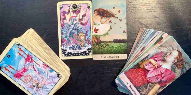 Xem bài Tarot có được coi là mê tín không?